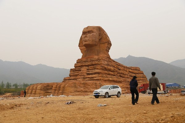 Glass pyramid rises in Hebei