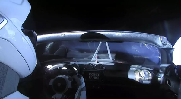 SpaceX獵鷹重型火箭首飛成功！馬斯克的特斯拉跑車上太空了