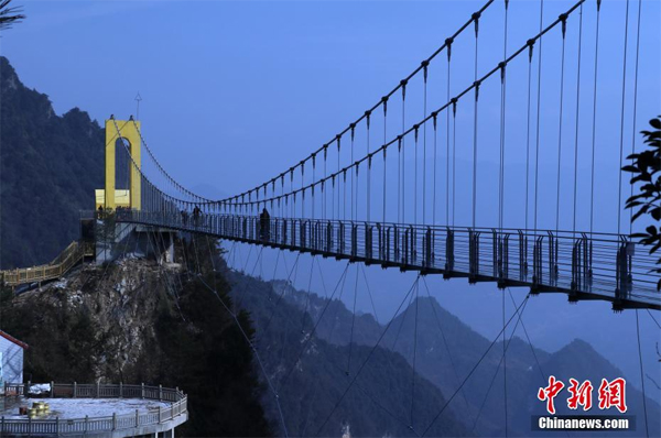 四川八臺(tái)山建世界最高玻璃橋 你敢去走走嗎？